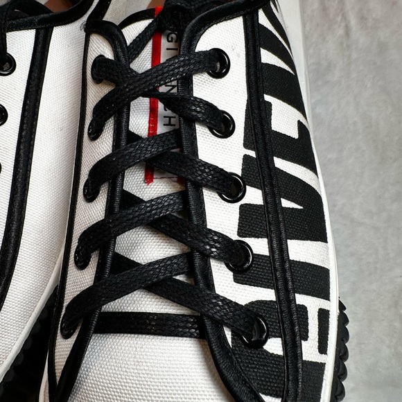 Givenchy Black and White Sneaker brand new with box - Picture 3 of 9